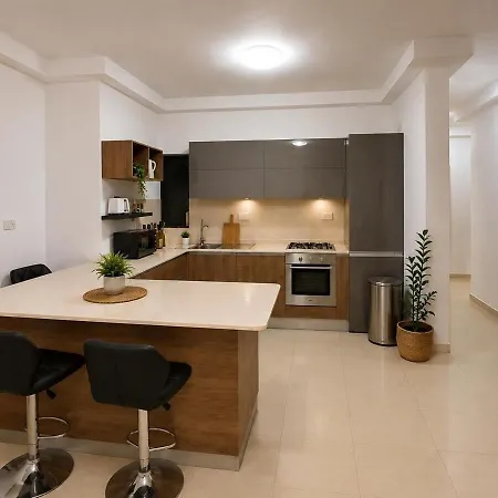 公寓 Private In Shared Flat In *